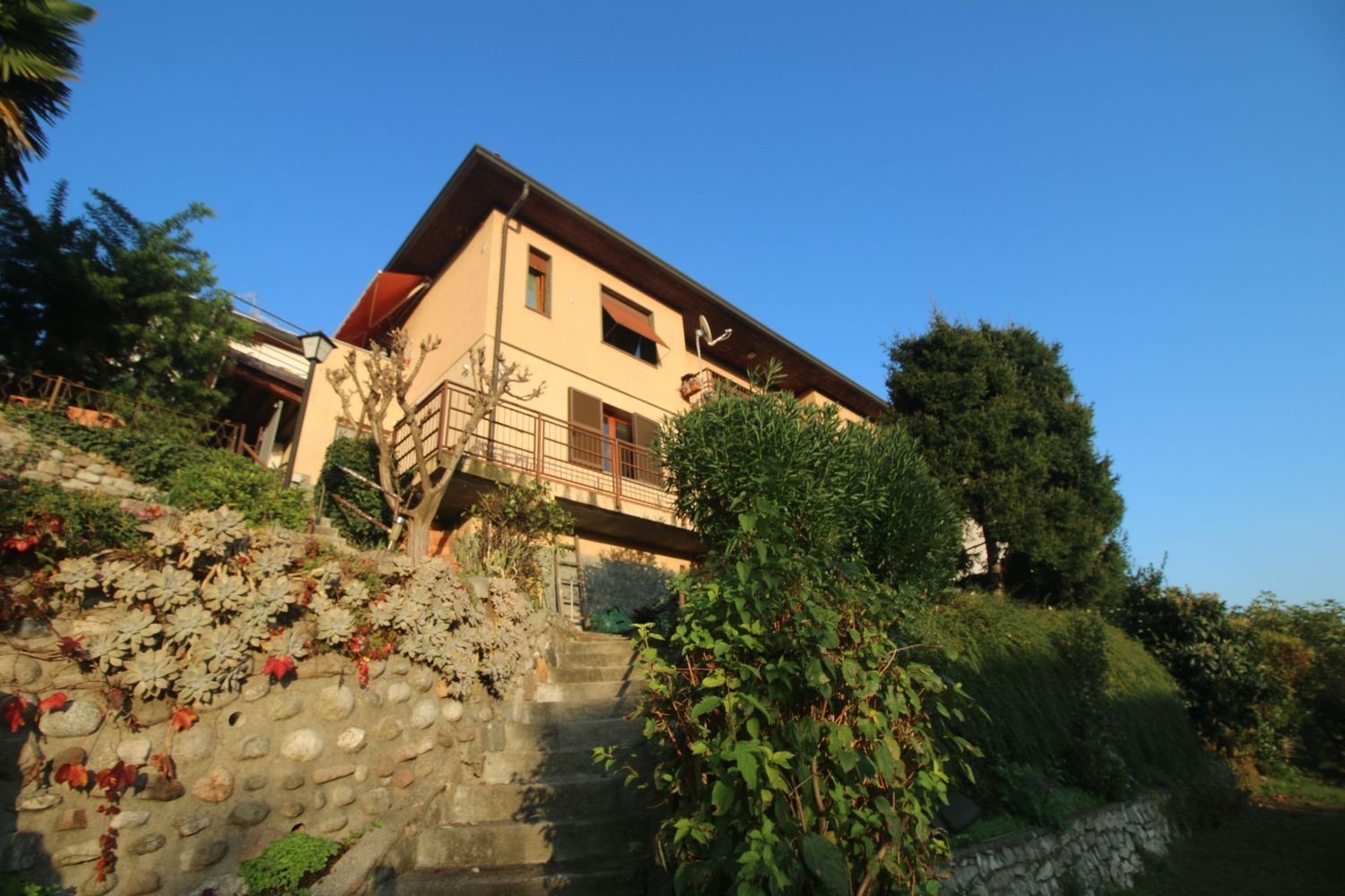 8-Zimmer Haus in San Fermo della Battaglia, Italy, Nr. 12174