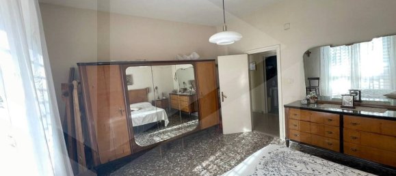 3 bedrooms Apartment in Bari, Italy No. 33829 16