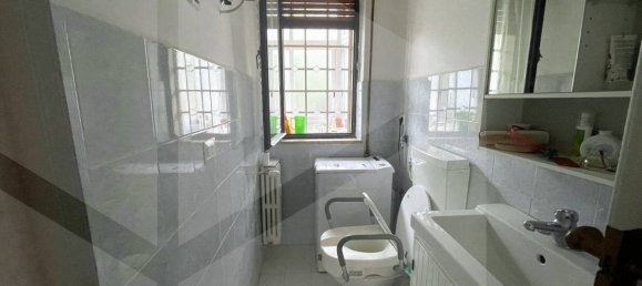 3 bedrooms Apartment in Bari, Italy No. 33829 24