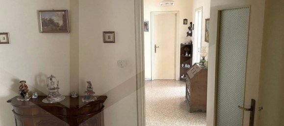 3 bedrooms Apartment in Bari, Italy No. 33829 4