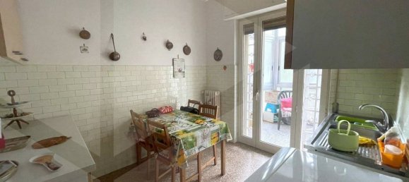 3 bedrooms Apartment in Bari, Italy No. 33829 10