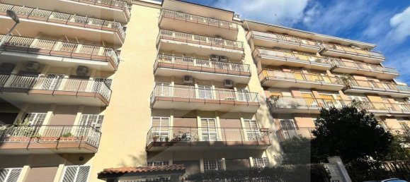 3 bedrooms Apartment in Bari, Italy No. 33829 38