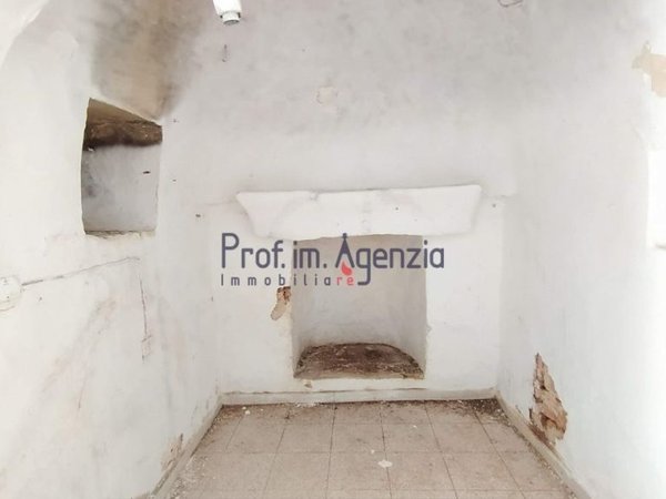 Дом с 4 комнатами в Челье Мессапика, Италия № 233351