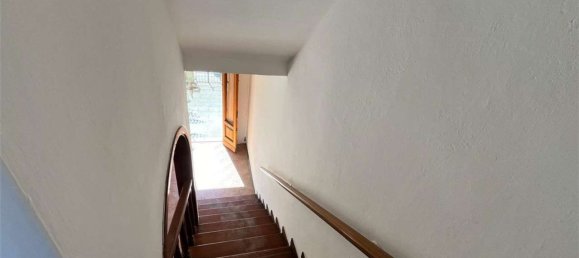 5 rooms House in Quarrata, Italy No. 45008 5