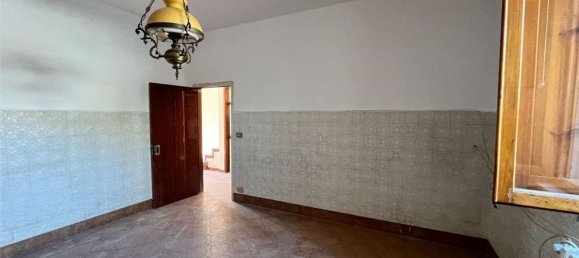 5 rooms House in Quarrata, Italy No. 45008 3
