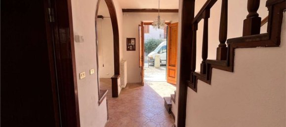 5 rooms House in Quarrata, Italy No. 45008 2