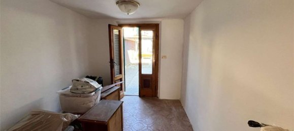 5 rooms House in Quarrata, Italy No. 45008 4