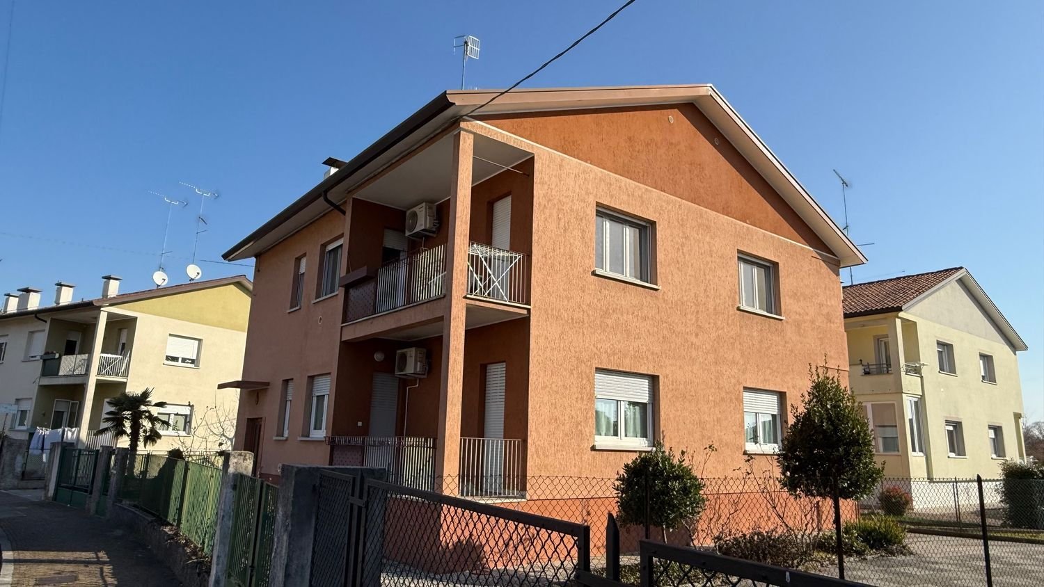 3 rooms Apartment in Udine, Italy No. 73945