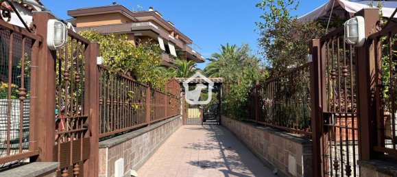 4 bedrooms House in Rome, Italy No. 321621 3