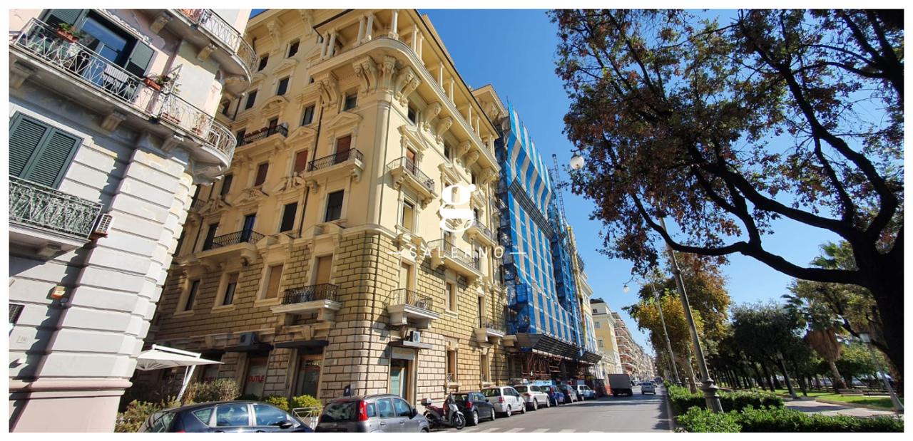 Apartamento de 7 habitaciónes en Salerno, Italy No. 7325