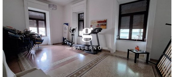 Apartamento de 7 habitaciónes en Salerno, Italy No. 7325 6