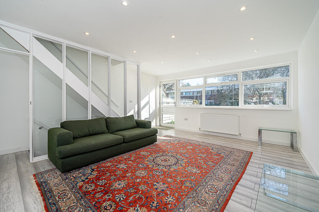 4 bedrooms House in Ealing, United Kingdom No. 14127