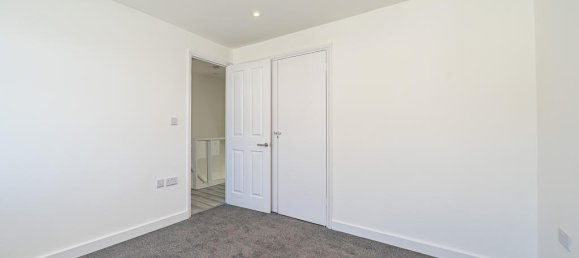 4 bedrooms House in Ealing, United Kingdom No. 14127 11