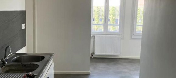 2 bedrooms Apartment in Reims, France No. 233609 2