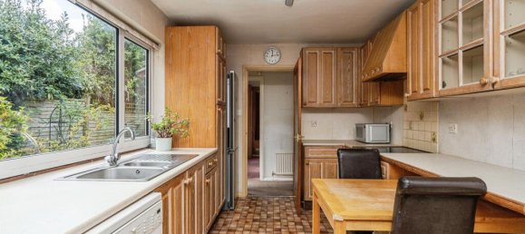 3 bedrooms House in Guildford, United Kingdom No. 10560 8