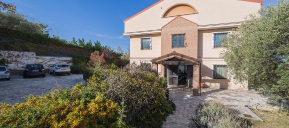 22 rooms Villa in Spoltore, Italy No. 70189 2