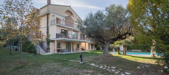 22 rooms Villa in Spoltore, Italy No. 70189 6