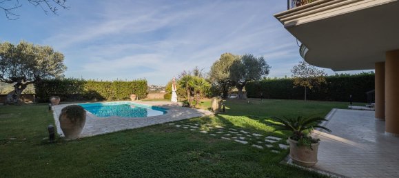 22 rooms Villa in Spoltore, Italy No. 70189 4