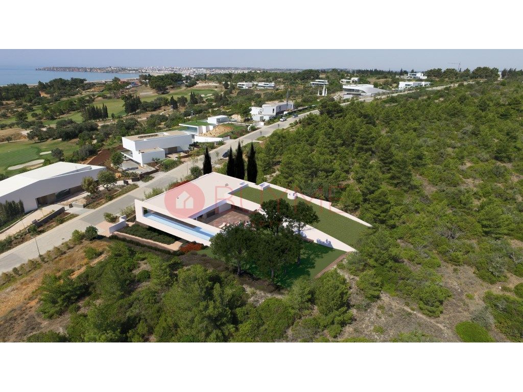 2671m² Land in Lagos, Portugal No. 148101