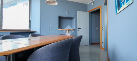 Oficina en Dalmine, Italy 130 m² No. 232629 7
