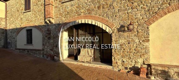 3 bedrooms House in Florence, Italy No. 210165 4