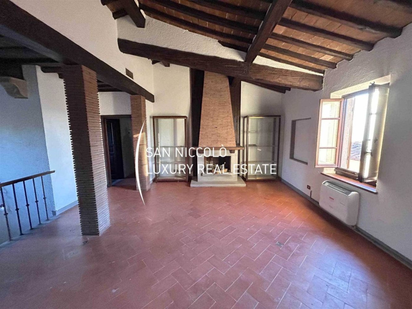 3 bedrooms House in Florence, Italy No. 210165