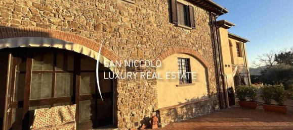 3 bedrooms House in Florence, Italy No. 210165 3