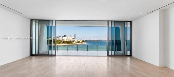 3 dormitorios propiedad comercial en venta en Miami, Miami-Dade, Florida, USA № 614819 9
