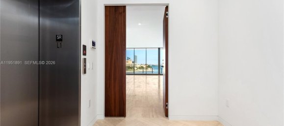 3 dormitorios propiedad comercial en venta en Miami, Miami-Dade, Florida, USA № 614819 2