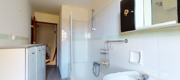 2 bedrooms Apartment in Gallicano, Italy No. 235279 4