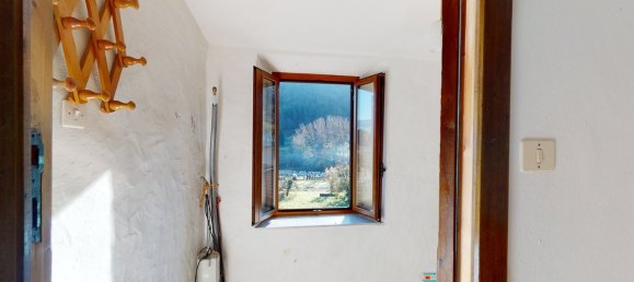 2 bedrooms Apartment in Gallicano, Italy No. 235279 9