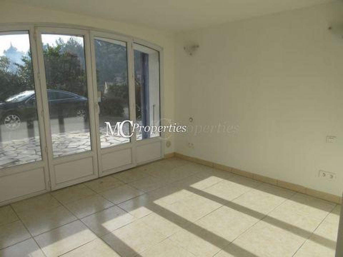 2 bedrooms Condo in Grasse, France No. 12255