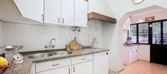 4 bedrooms Villa in Lisbon, Portugal No. 184992 10