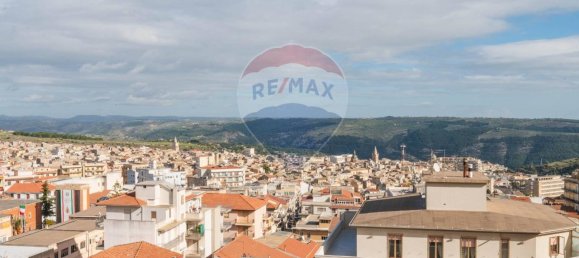 6 rooms Apartment in Ragusa, Italy No. 120423 10