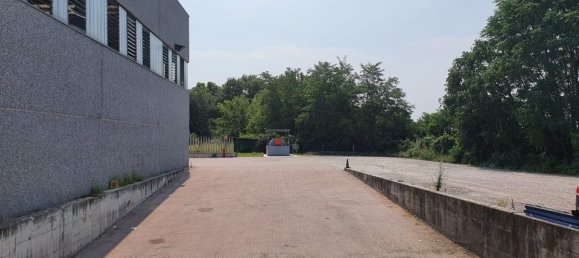 2350m² Building in Veneto, Italy No. 64913 2