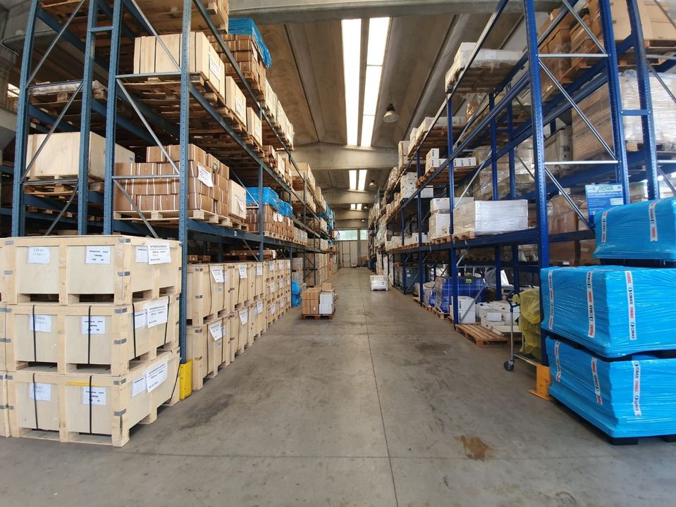 2350m² Building in Veneto, Italy No. 64913