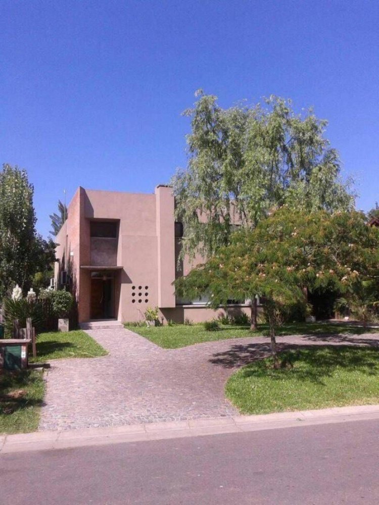 4 bedrooms House in Tigre, Argentina No. 3308