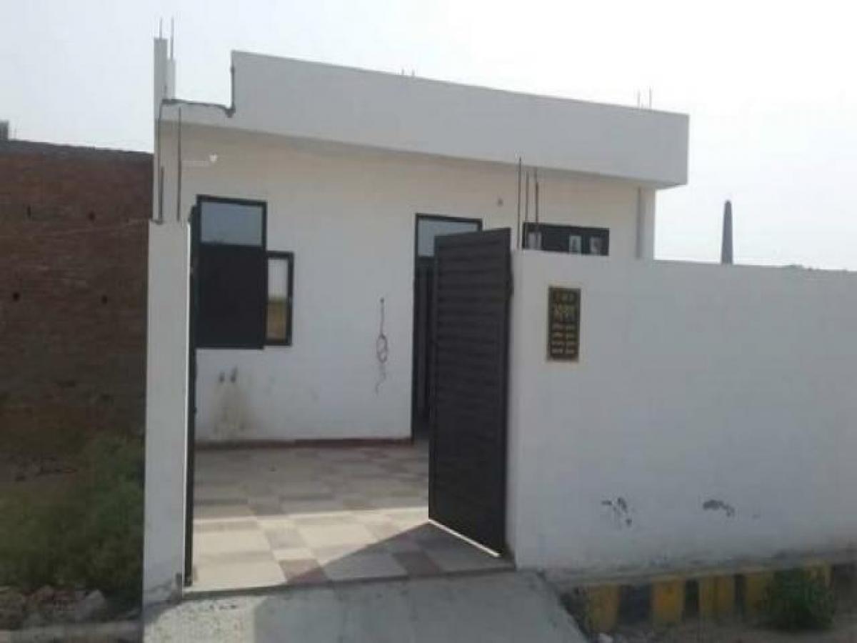 2 bedrooms House in Lucknow, India No. 24112