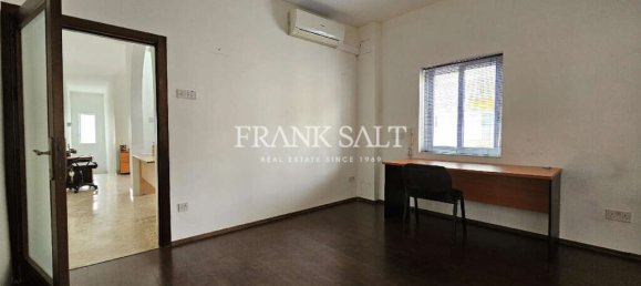 200m² Office in Birkirkara, Malta No. 13473 3