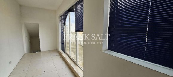 200m² Office in Birkirkara, Malta No. 13473 10