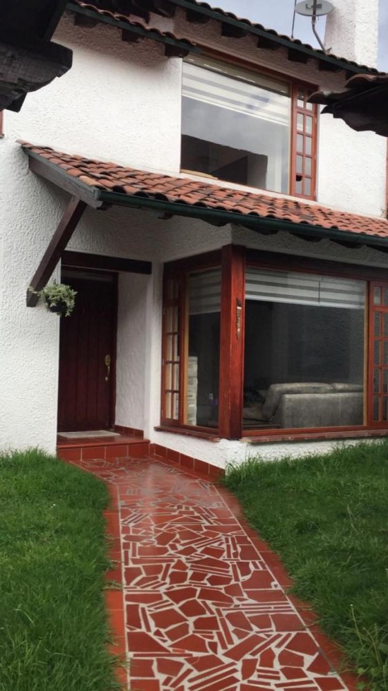 4 bedrooms House in Bogota, Colombia No. 12945