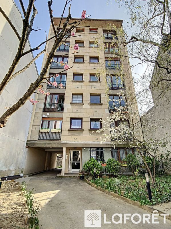 2 bedrooms Apartment in Villejuif, France No. 185392