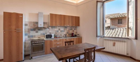 2 bedrooms Apartment in Siena, Italy No. 192 2