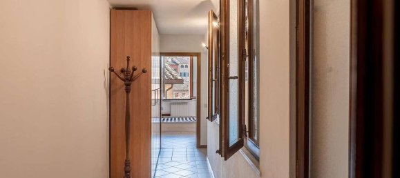 2 bedrooms Apartment in Siena, Italy No. 192 4