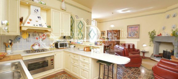 3 bedrooms Apartment in Lucca, Italy No. 16302 8