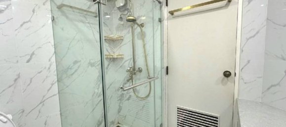 Apartamento com 3 quartos em condomínio em Khlong Toei, Thailand N.º 23764 2