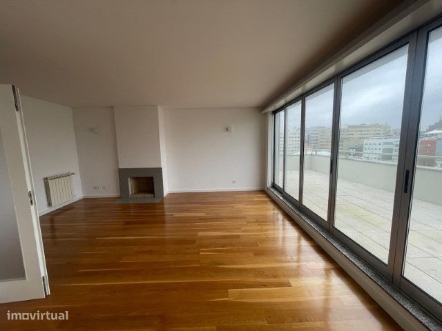 3 bedrooms Apartment in Matosinhos, Portugal No. 113496