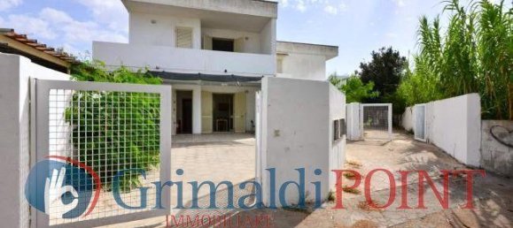 Casa de 32 divisões em Gallipoli, Italy N.º 15566 78