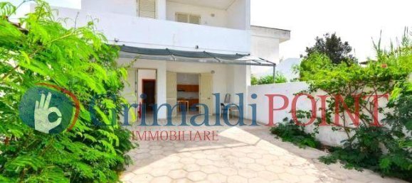 Casa de 32 divisões em Gallipoli, Italy N.º 15566 82