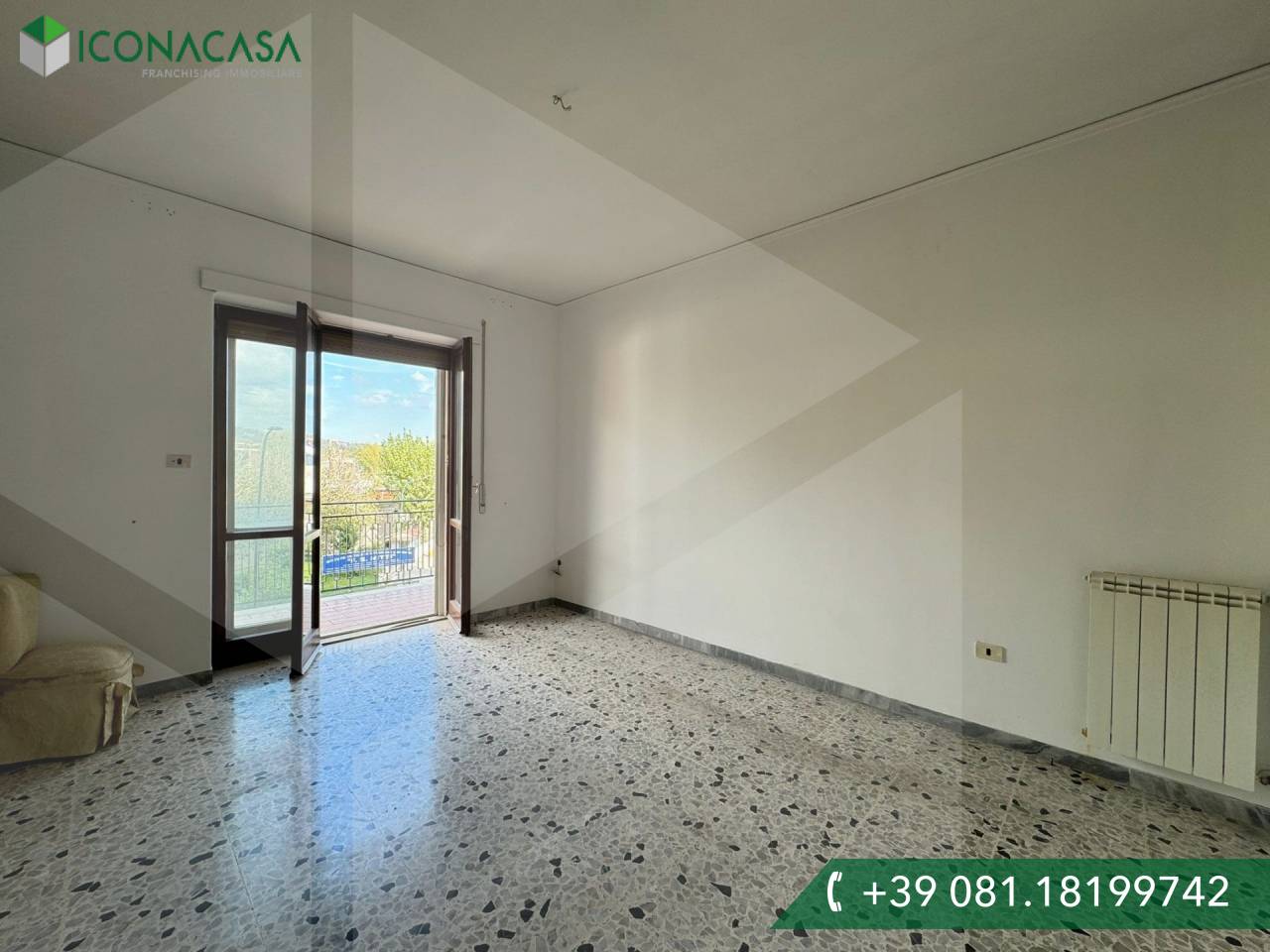 4 rooms Apartment in Naples, Italy No. 20153